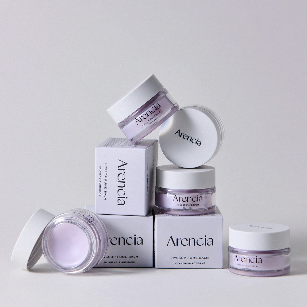 Universāls barojošs balzams Arencia Hyssop Fume Balm produktu foto uz balta fona.
