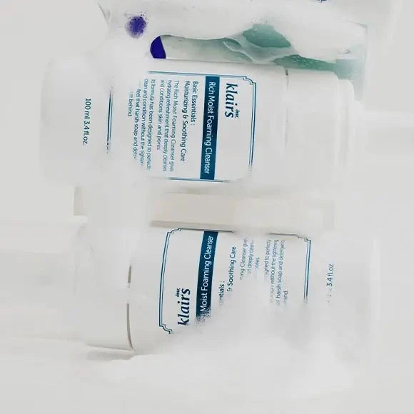Mitrinošas skābekļa putiņas sejas mazgāšanai Dear Klairs Rich Moist Foaming Cleanser
