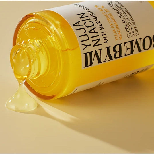 Izgaismojošs serums ar ekstraktu Yuzu Some By Mi Yuja Niacin Blemish Care Serum