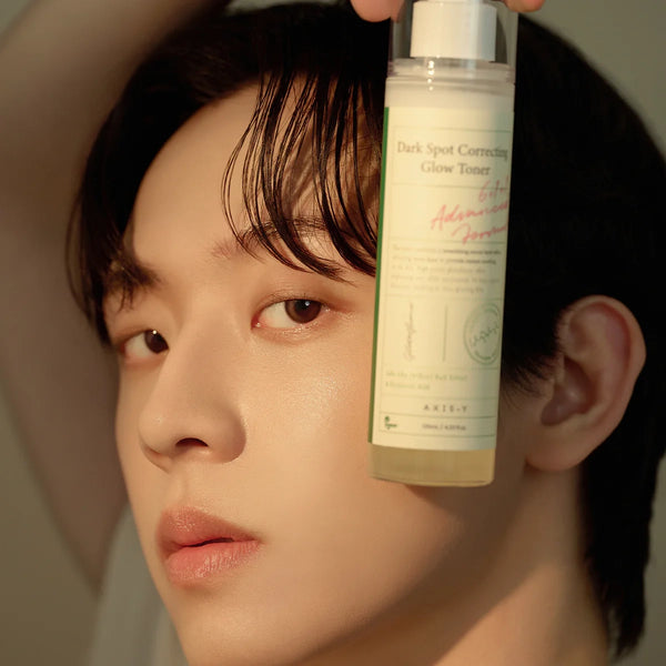 Balinošs izsmidzināmais toniks pēcaknes plankumu novēršanai Axis-Y Dark Spot Correcting Glow Toner