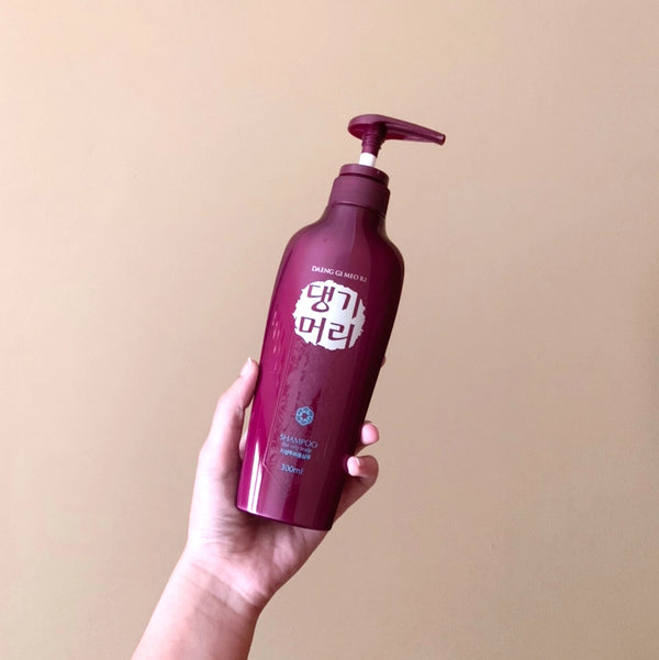 Atvēsinošs šampūns taukainai galvas ādai Daeng Gi Meo Ri Ki Gold Shampoo For Oily Scalp