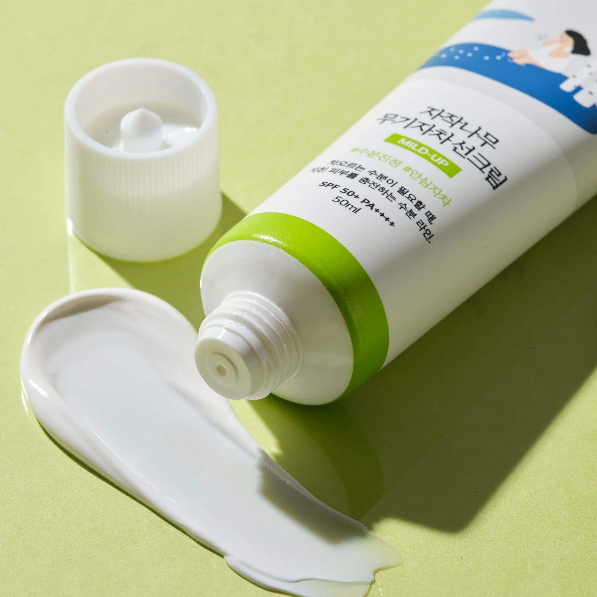 Saules aizsargkrēms ar bērzu sulu Round Lab Birch Juice Moisturizing Mild-Up Sunscreen SPF50+ PA++++